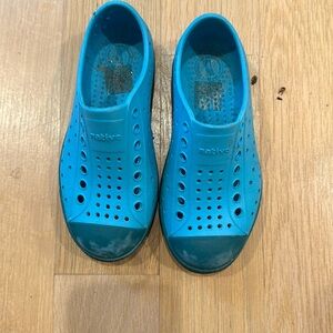 Native shoes size 11 child blue shoe